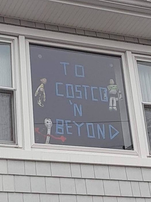Letreros de ánimo que las personas están poniendo en sus ventanas para hacer que la cuarentena sea agradable 