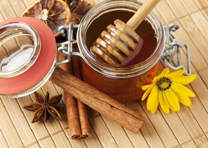 Ingredientes para mascarilla de canela que ayuda a desmanchar la piel