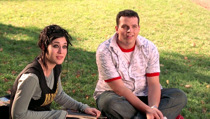 Jannis ian junto a su amigo. Escena de la película Chicas Pesadas 