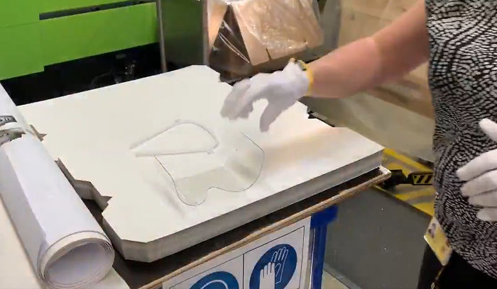 Molde para fabricar caretas de protección para el personal de la salud