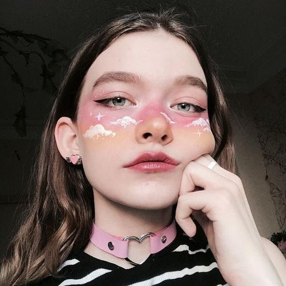 Maquillaje de nubes en color rosa