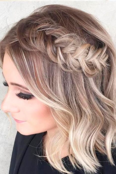 Peinado para cabello corto trenza hacia un lado