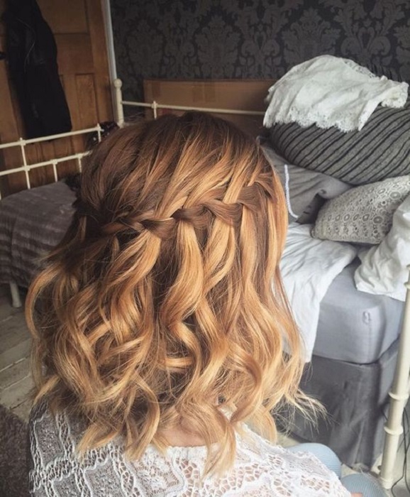 Peinado para cabello corto con trenza en cascada