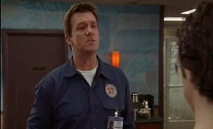 Escena de Scrubs con el conserje hablando de Bin Laden
