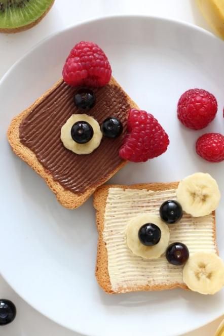 Pan tostado con Nutella y mantequilla en forma de ositos