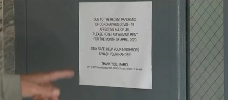 Carteles que Mario Salerno pegó en sus departamentos para no cobrar alquiler 