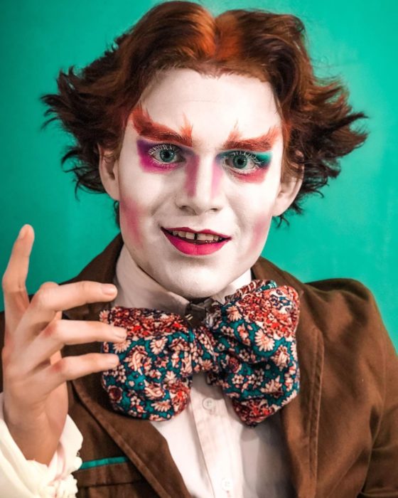 Usiel Guillermo, chico mexicano que se parece a Shrek humano; cosplay del sombrerero loco de Alicia en el País de las Maravillas, Johnny Depp