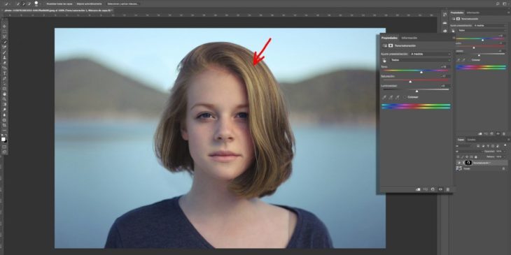 Mujer usando photoshop