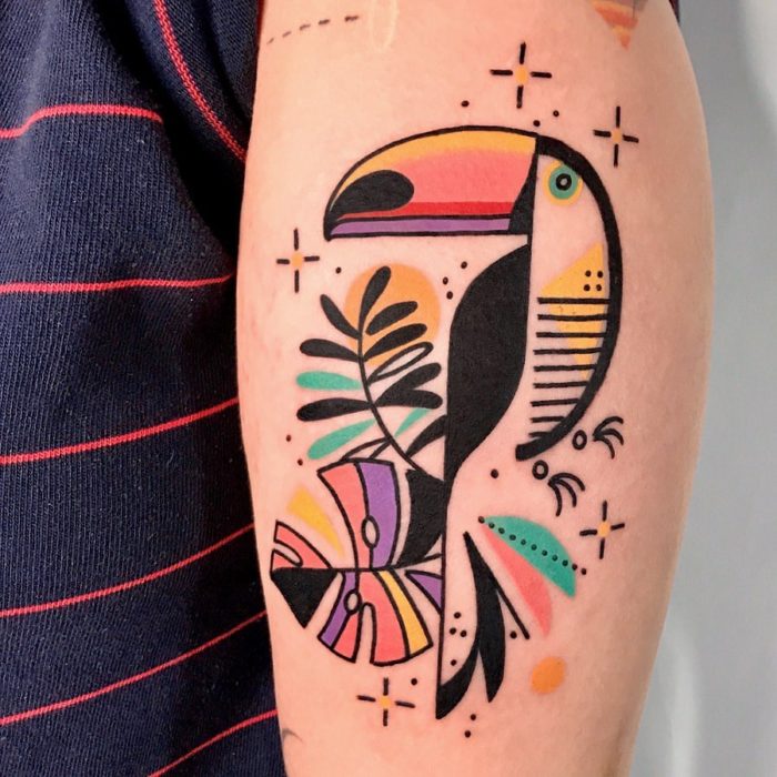 Tatuaje de la artista Moon Blue Ink de un tucán