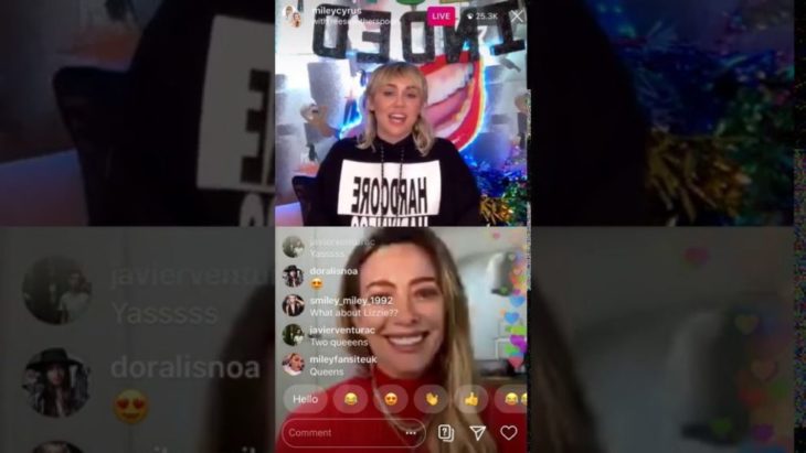 Miley Cyrus y Hilary Duff en un chat en línea