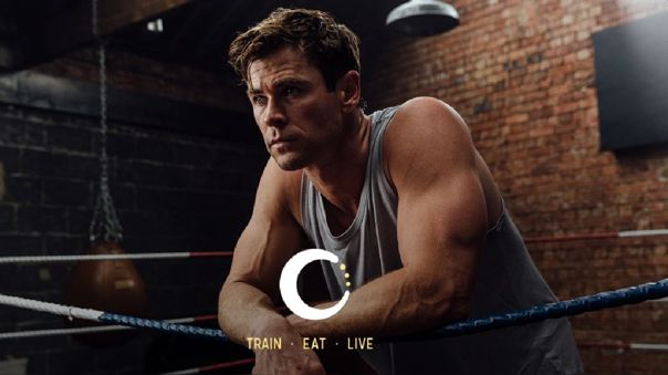 Chris Hemsworth recargado en un ring de box