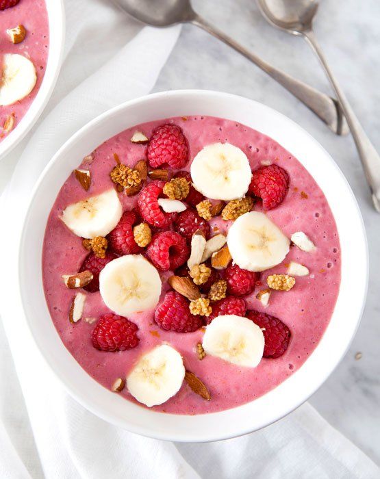 Bowl saludable de frutas como desayuno o merienda