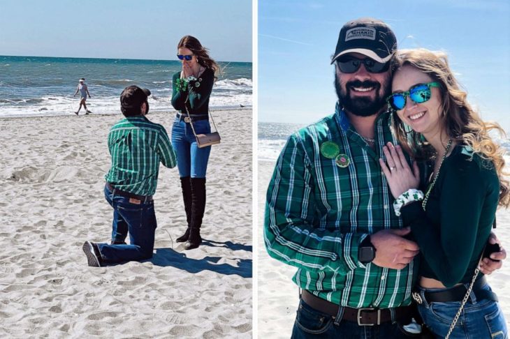 Pareja de novios que se comprometieron en medio de la playa 