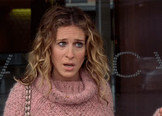 Gif chica haciendo muecas de sorpresa 