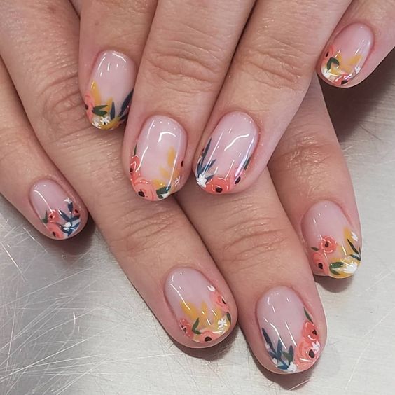 Manicura estilo francés con flores naranjas y amarillas en efecto gelatina