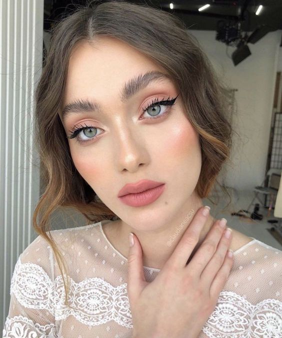 Maquillaje de novia en tonos coral