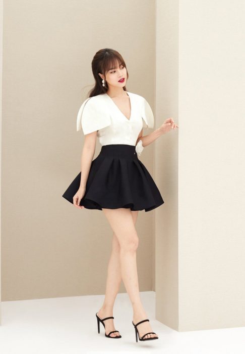 Vestido camisero, de tela fresca en estampado a cuadros y colores azul marino y blanco