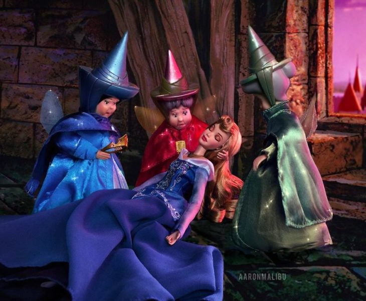 Muñecos Barbie utilizados para recrear la escena de La Bella Durmiente 