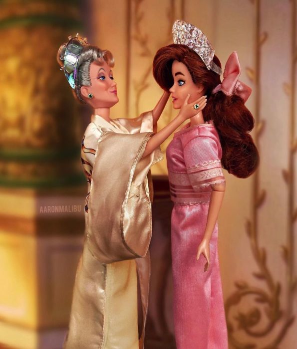Muñecos Barbie utilizados para recrear la escena de Anastasia 