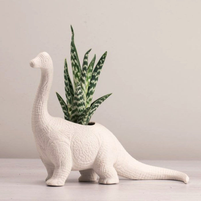 Macetas adorables y originales de animales; dinosaurio cuellolargo