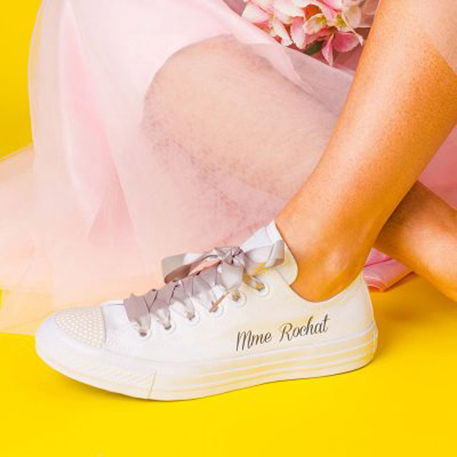 Converse en blanco para novias con piedras en la parte delantera