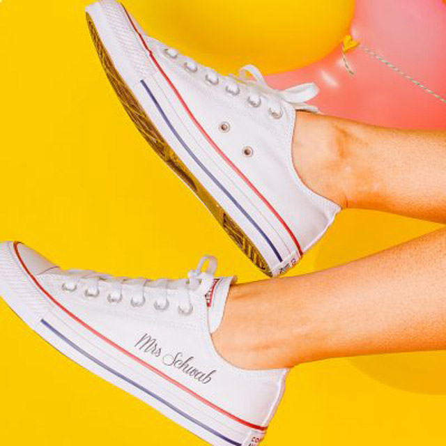 Converse en blanco para novias con tiras azules