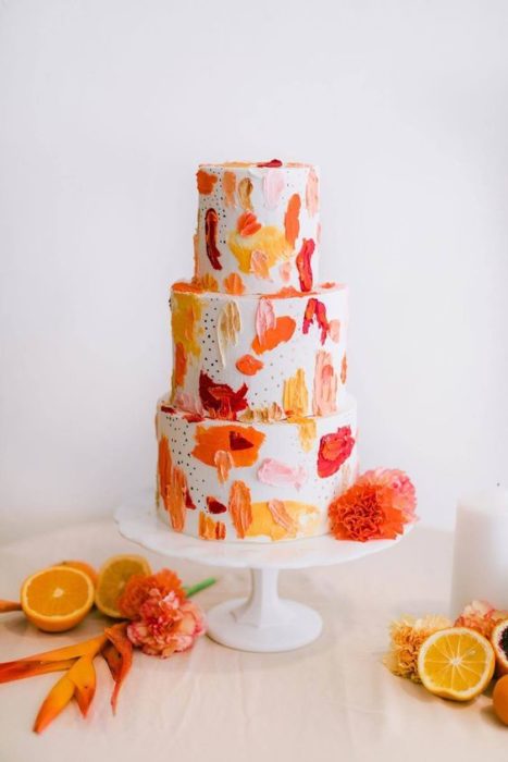 Pastel de betún de vainilla con cáscara de naranja y toronja