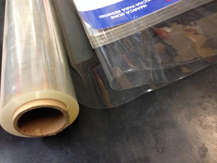 Hule transparente para forrar libros