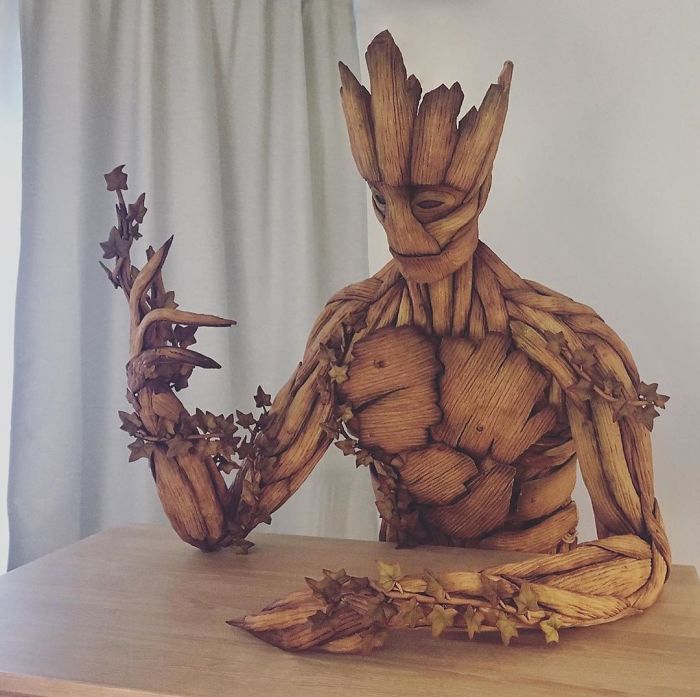 Figura de Groot esculpida con pan de jengibre 