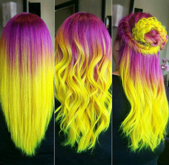 Chica con el cabello de color amarillo y rosa sujetado en una trenza