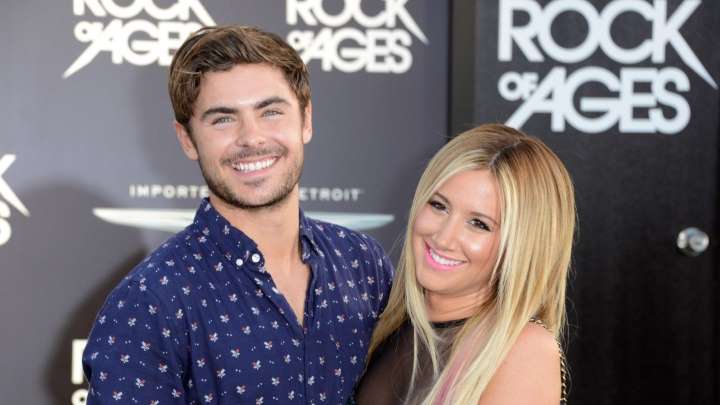 Ashley Tisdale y Zac Efron en una alfombra roja 