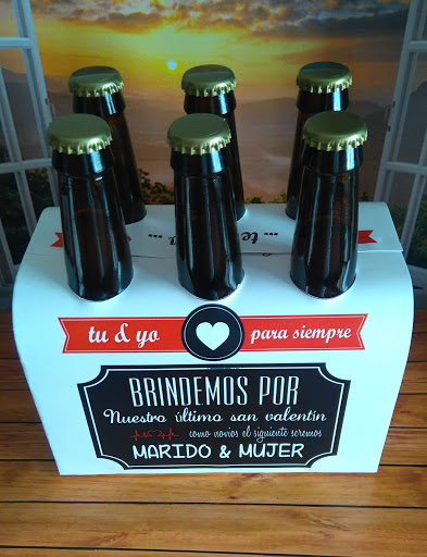 Botellas de cerveza decoradas con mensajes de San Valentín