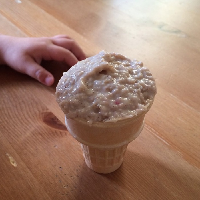 Cono de helado relleno con avena 