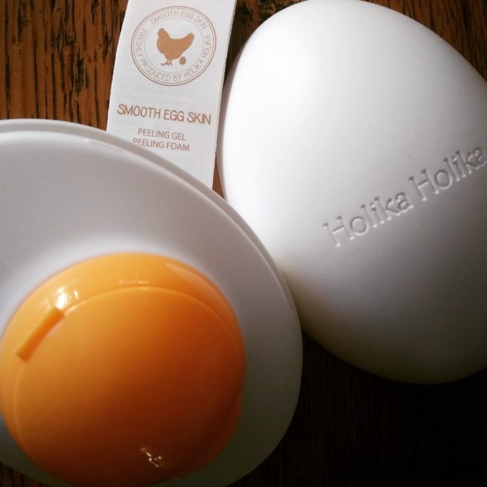 Exfoliante que ayuda a retirar la piel y células muertas, para regenerarlas.