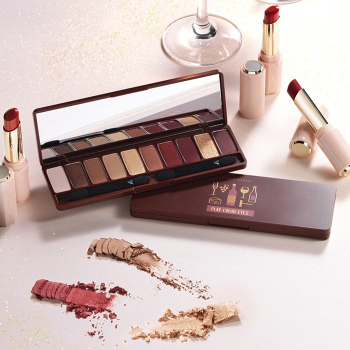 Paleta de sombras en tonos tierra y rosados