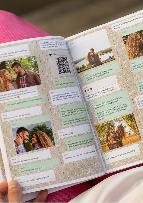 Libro con screenshots de conversaciones en whatsapp