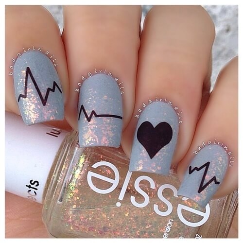 Diseños de uñas en colores rosa y rojo para San Valentín