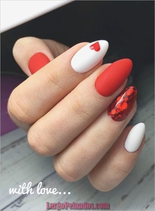 Diseños de uñas en colores rosa y rojo para San Valentín