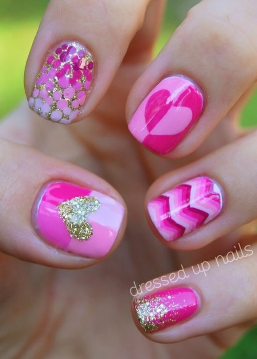 Diseños de uñas en colores rosa y rojo para San Valentín