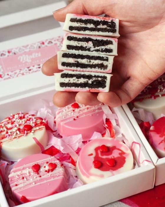 Galletas oreo bañadas en chocolate blanco