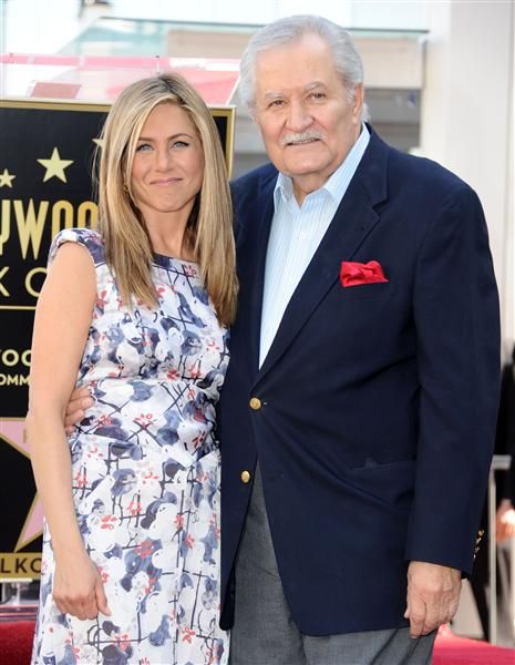 Jennifer Aniston junto a su padre Jon Aniston
