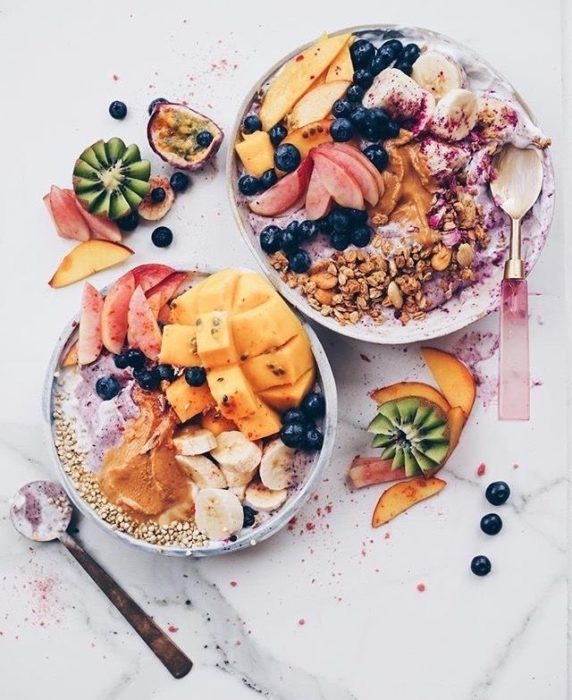 Desayuno alcalino: bowl de frutas y cereales