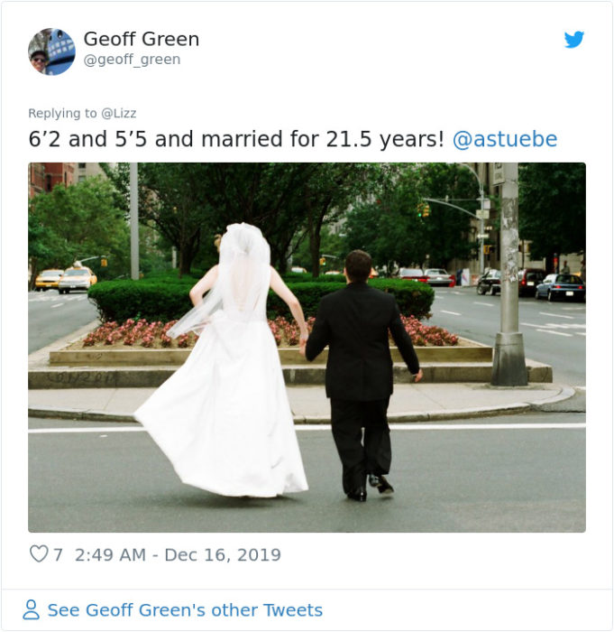Comentario en Twitter sobre mujer que se casó con un chico más bajo que ella