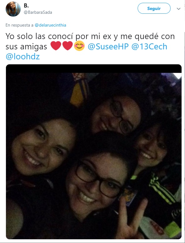 Chica toma foto con amigos de su ex, quienes ahora son sus mejores amigos