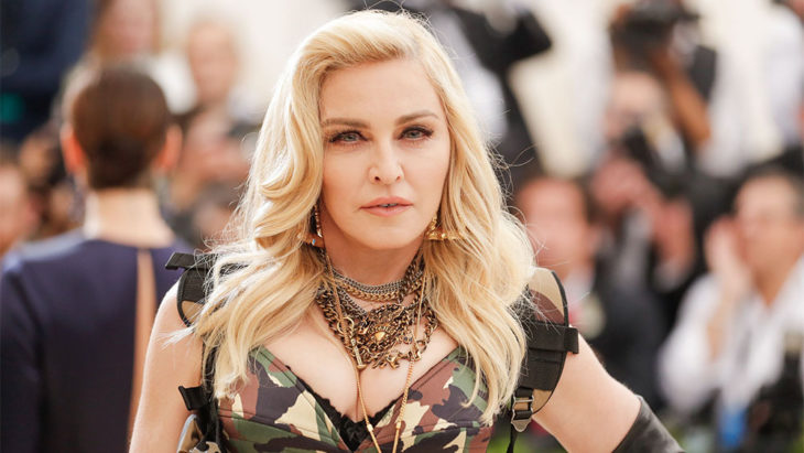 Madonna en la alfombra roja de los Music Awards