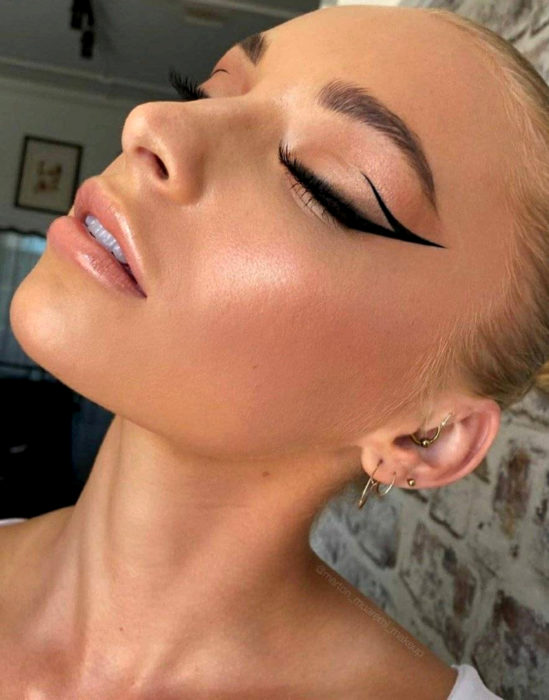 Maquillaje tendencia para el 2020; delineado gráfico o flotante