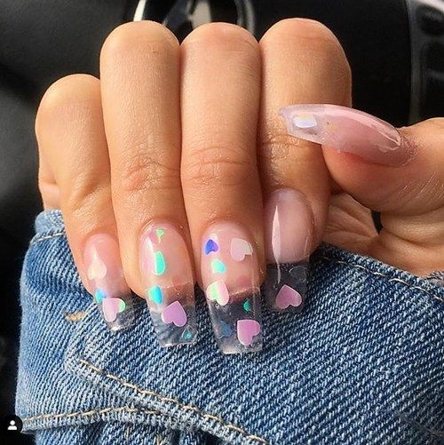 Uñas gelatina con decoración de stickers de corazón