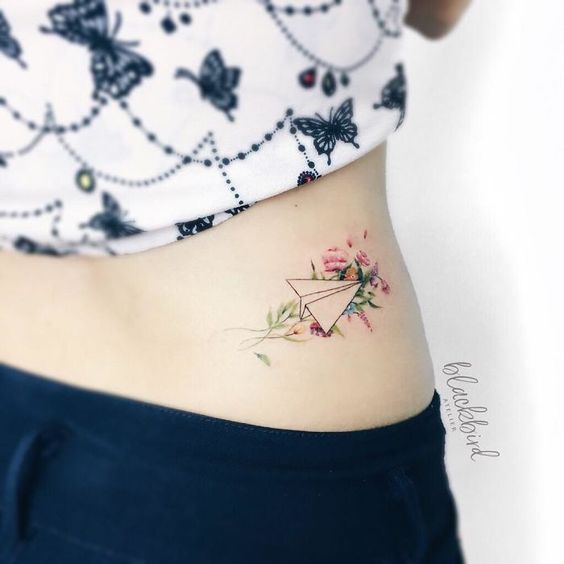 Chica con avión de papel y explosión de colores en acuarela