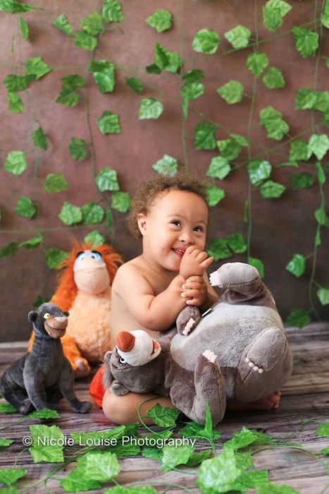 Niños con síndrome de Down disfrazados como Mowgli, fotografía por Nicole Louise Perkins