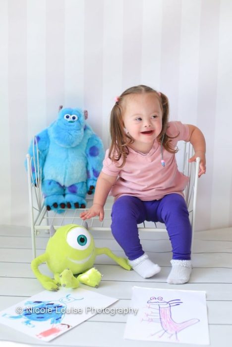 Niña con síndrome de Down disfrazada como Boo, fotografía por Nicole Louise Perkins